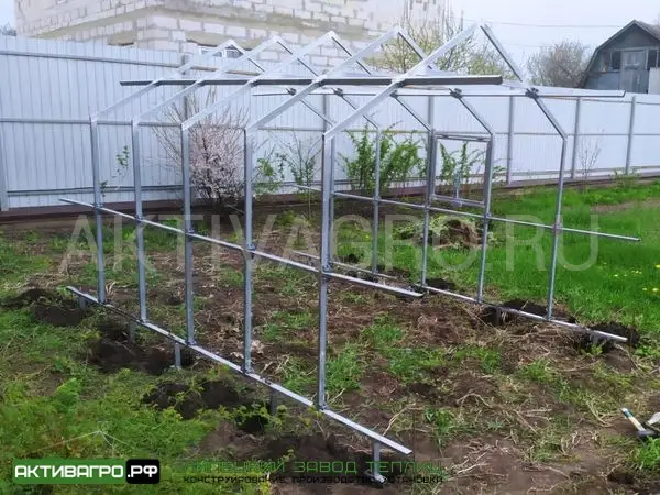 Теплица Ударница Англичанка, ширина 2.5 м, труба 40х20 Теплица Ударница Англичанка, ширина 2.5 м, труба 40х20