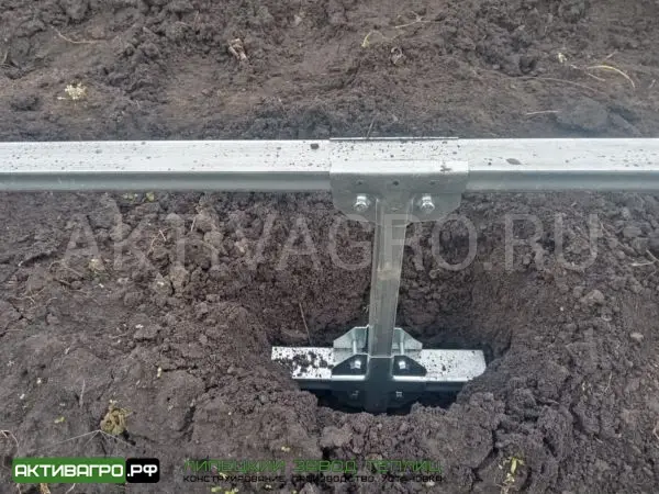 Фундамент для теплицы из свай на краб-системе Фундамент для теплицы из свай на краб-системе
